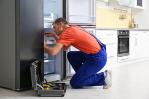 Зачем и как провести ремонт холодильника